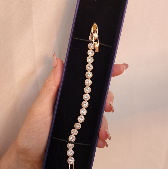 SOLD NWT Swarovski Angelic Rosegold Circle Bracelet ๐  Never Worn! - Picture 5 of 8